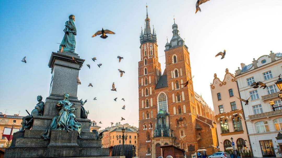 Krakau marktplein oude stad Mariacka-basiliek Adam Mickiewicz-monument, gids voor Karów, bezienswaardigheden in Krakau.